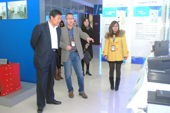 臨沂市政府暨交大EDP學(xué)友會商務(wù)考察團蒞臨公司(圖1) 臨沂市政府暨交大EDP學(xué)友會商務(wù)考察團蒞臨公司(圖1)