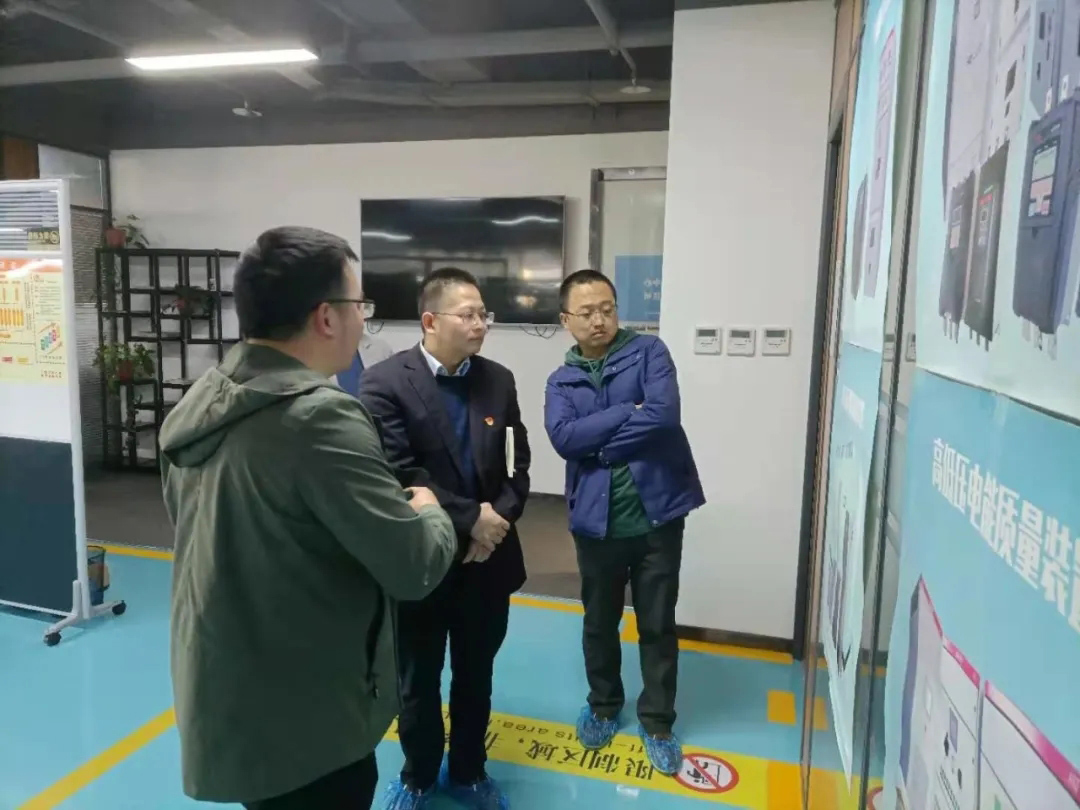 西安軟件園發(fā)展中心副主任周非凡走訪西馳電氣(圖2) 西安軟件園發(fā)展中心副主任周非凡走訪西馳電氣(圖2)