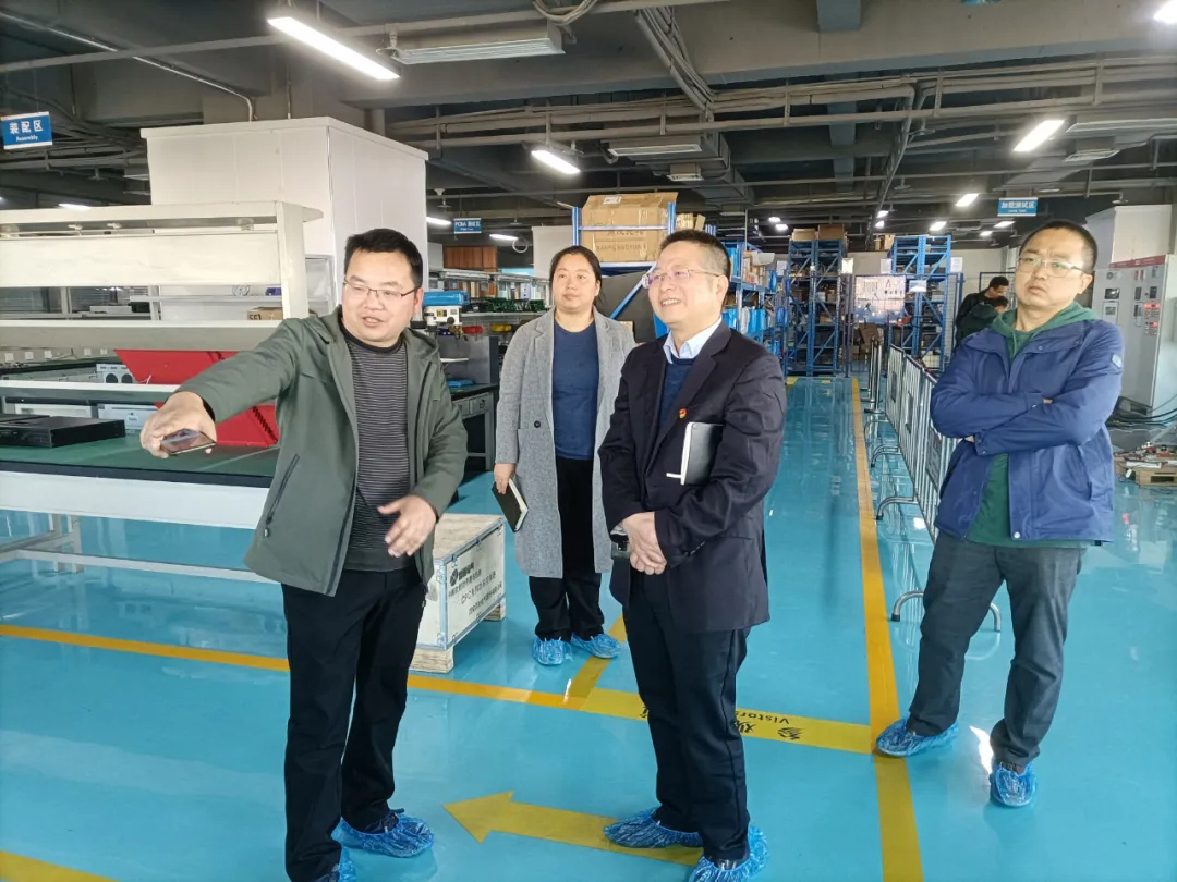 西安軟件園發(fā)展中心副主任周非凡走訪西馳電氣(圖3) 西安軟件園發(fā)展中心副主任周非凡走訪西馳電氣(圖3)