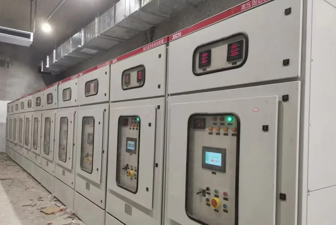 西馳電氣高原型高壓軟起動裝置在京藏高速一次試車成功(圖5) 西馳電氣高原型高壓軟起動裝置在京藏高速一次試車成功(圖5)