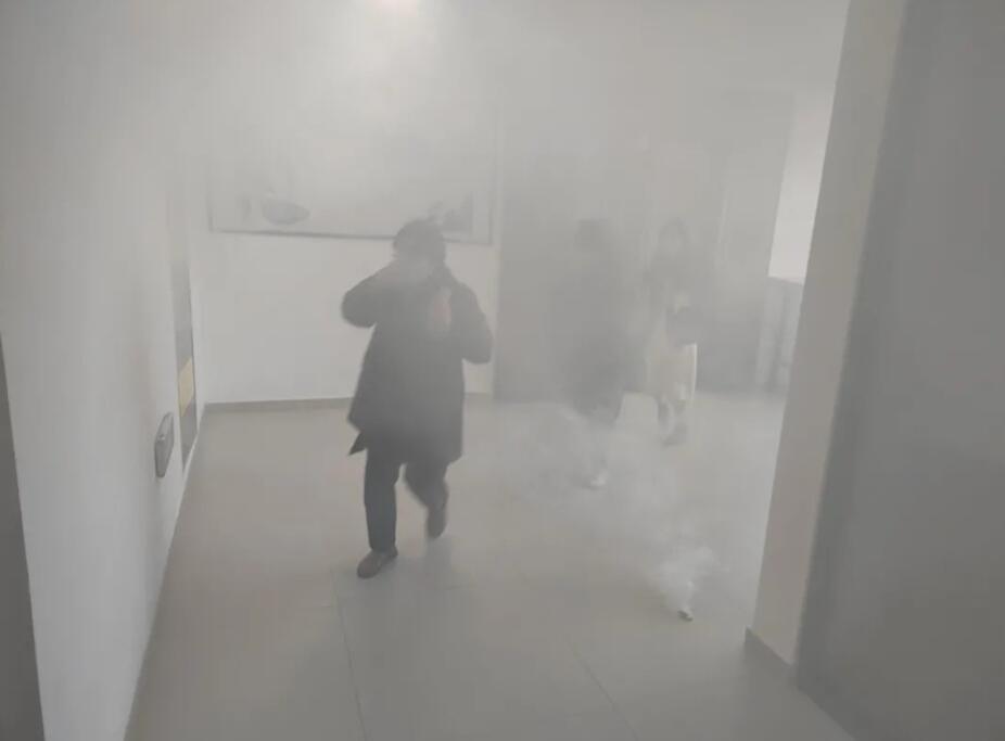 西馳電氣消防應(yīng)急演練實錄(圖3) 西馳電氣消防應(yīng)急演練實錄(圖3)