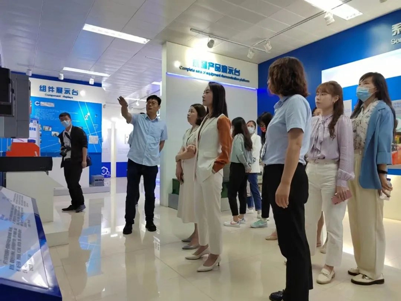 西馳電氣與西安交通工程學院舉行校企合作簽約暨揭牌儀式(圖7) 西馳電氣與西安交通工程學院舉行校企合作簽約暨揭牌儀式(圖7)